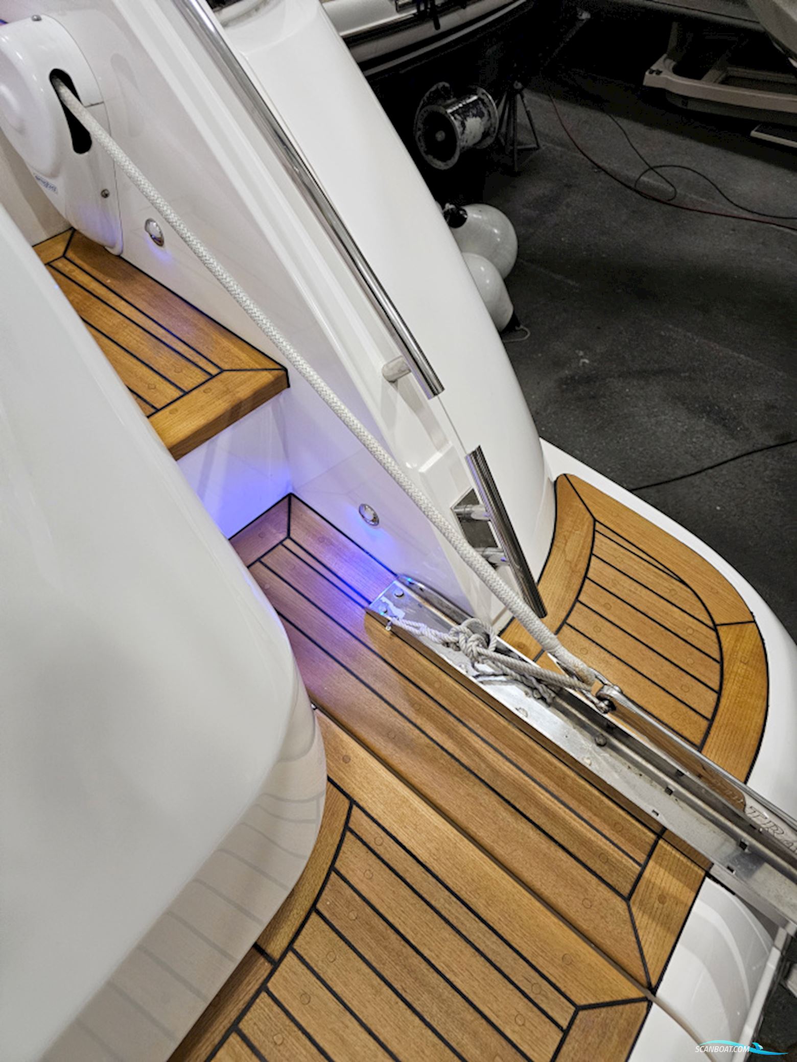 Princess V42 Volvo Penta D6-370 Joystick control