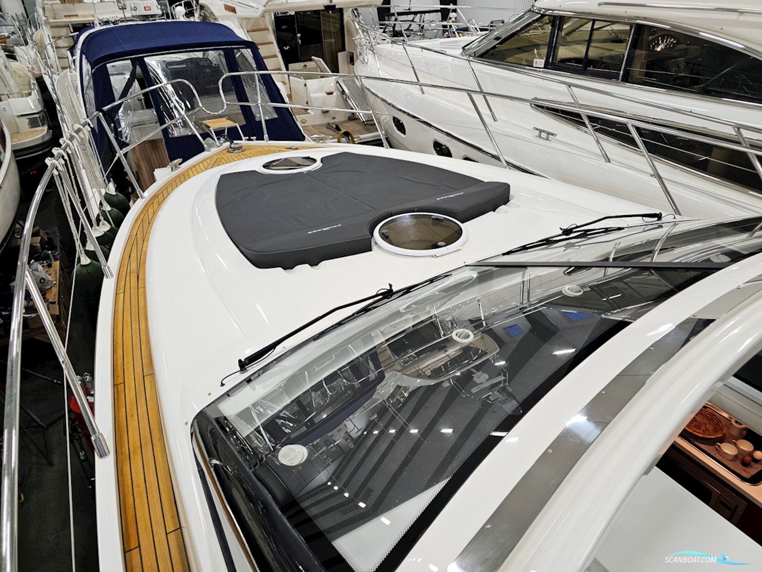 Princess V42 Volvo Penta D6-370 Joystick control