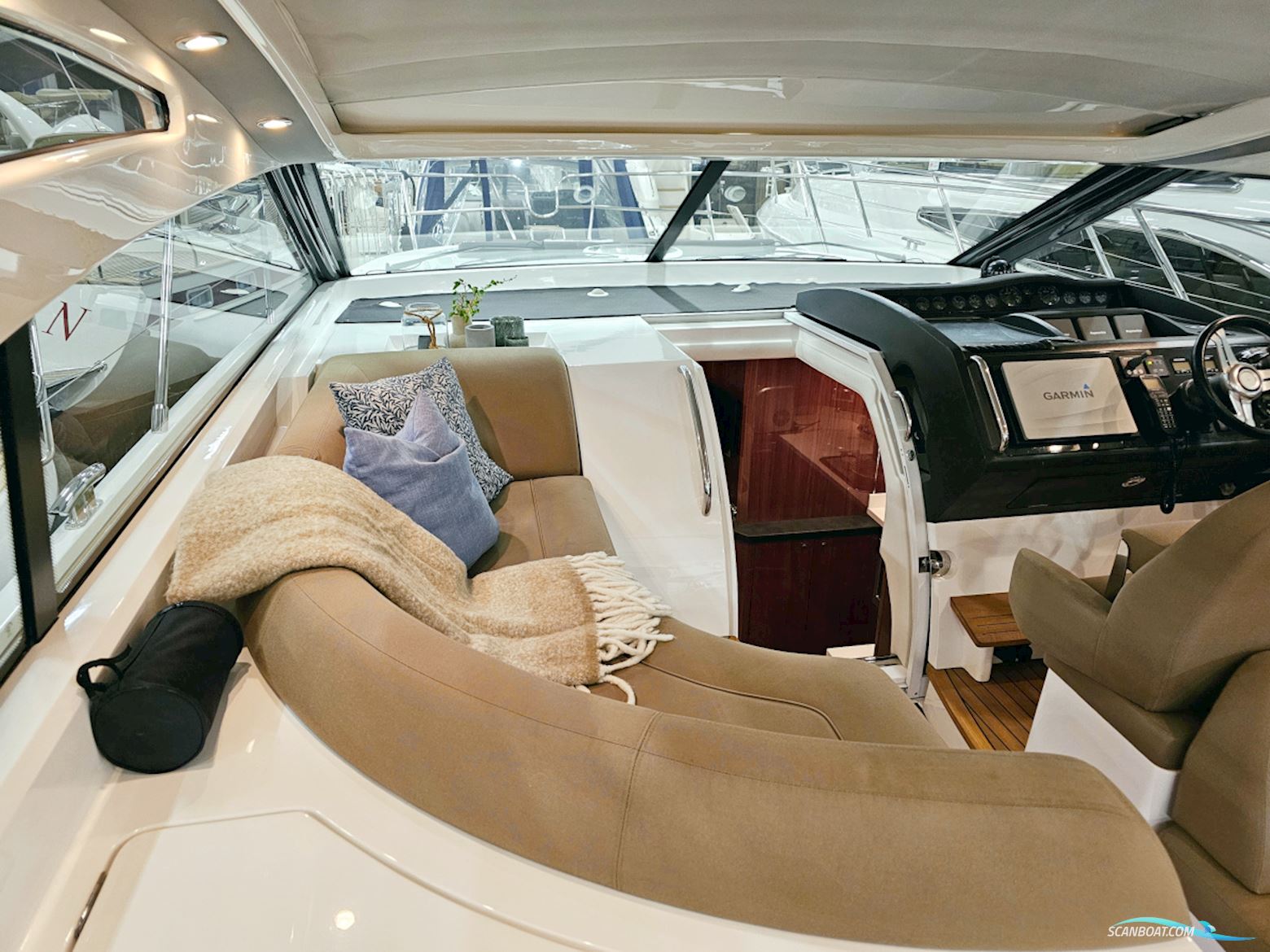 Princess V42 Volvo Penta D6-370 Joystick control