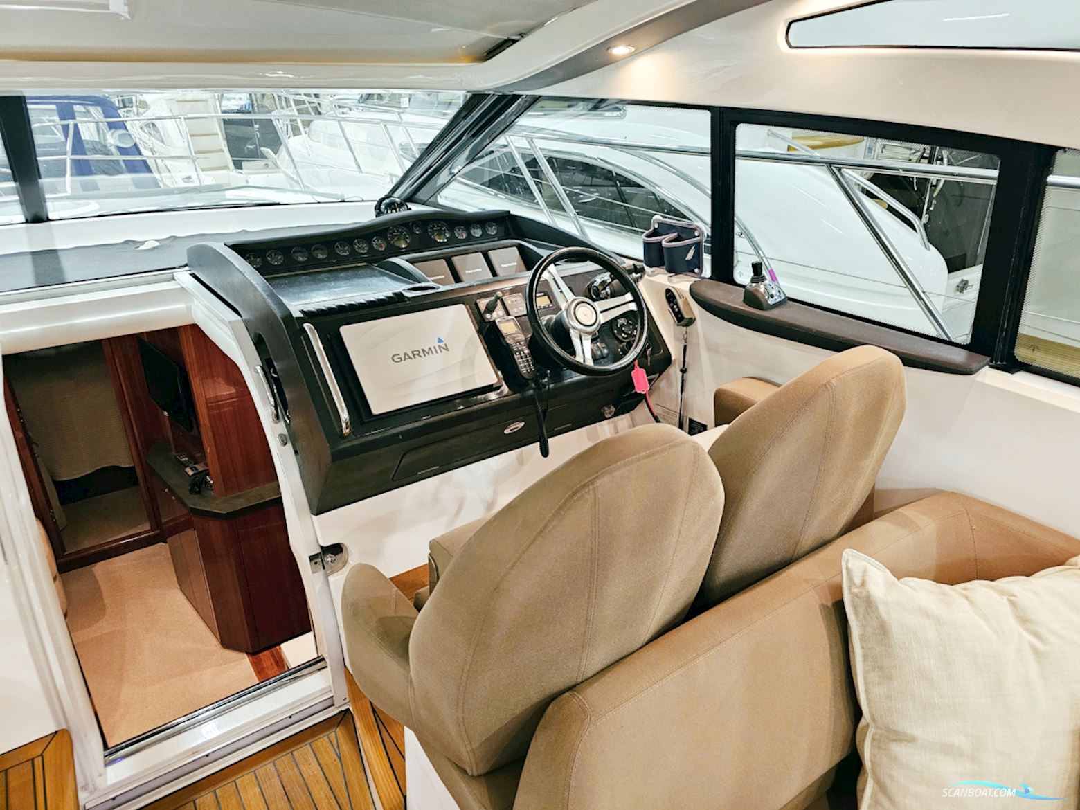 Princess V42 Volvo Penta D6-370 Joystick control