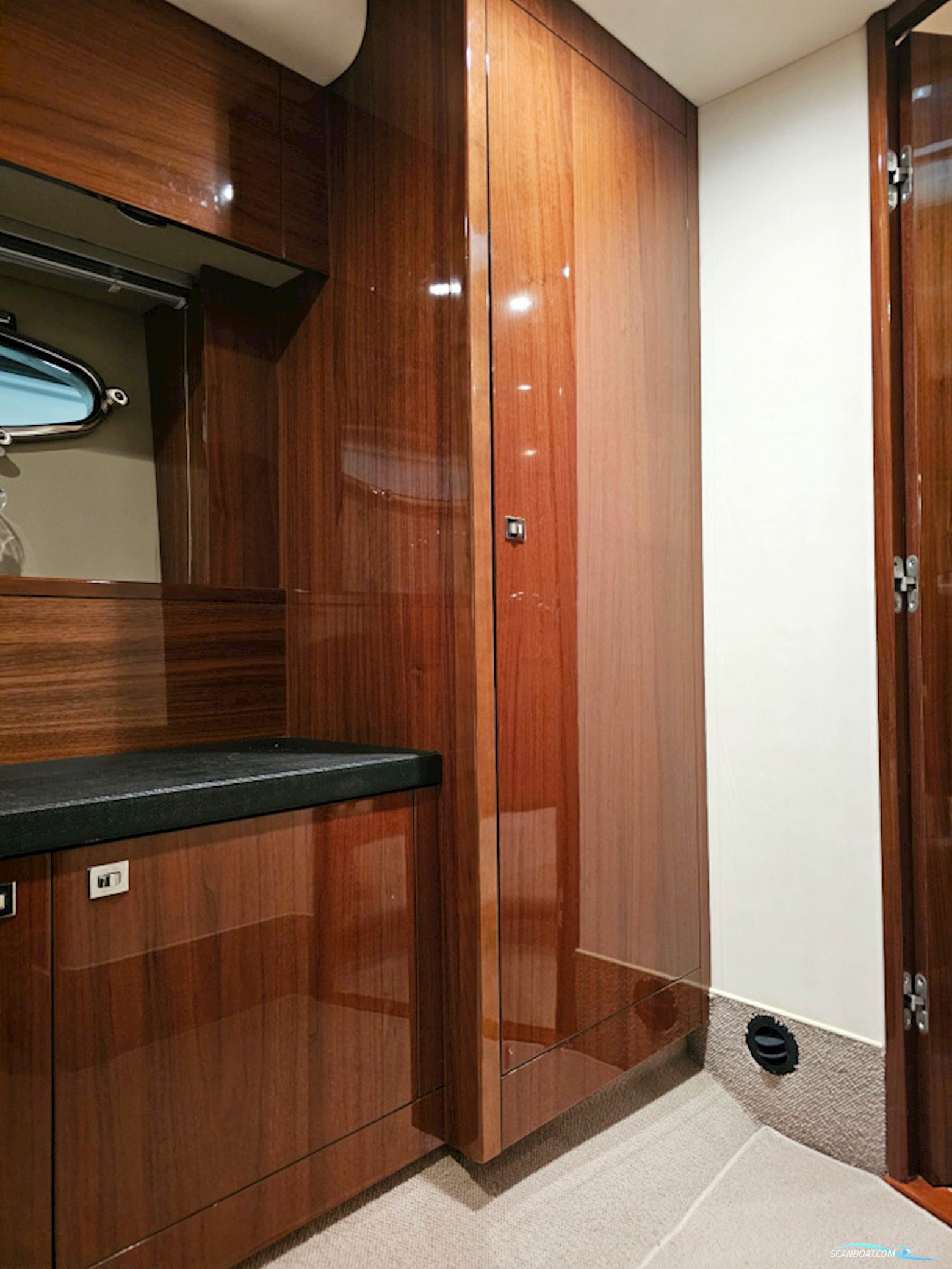 Princess V42 Volvo Penta D6-370 Joystick control