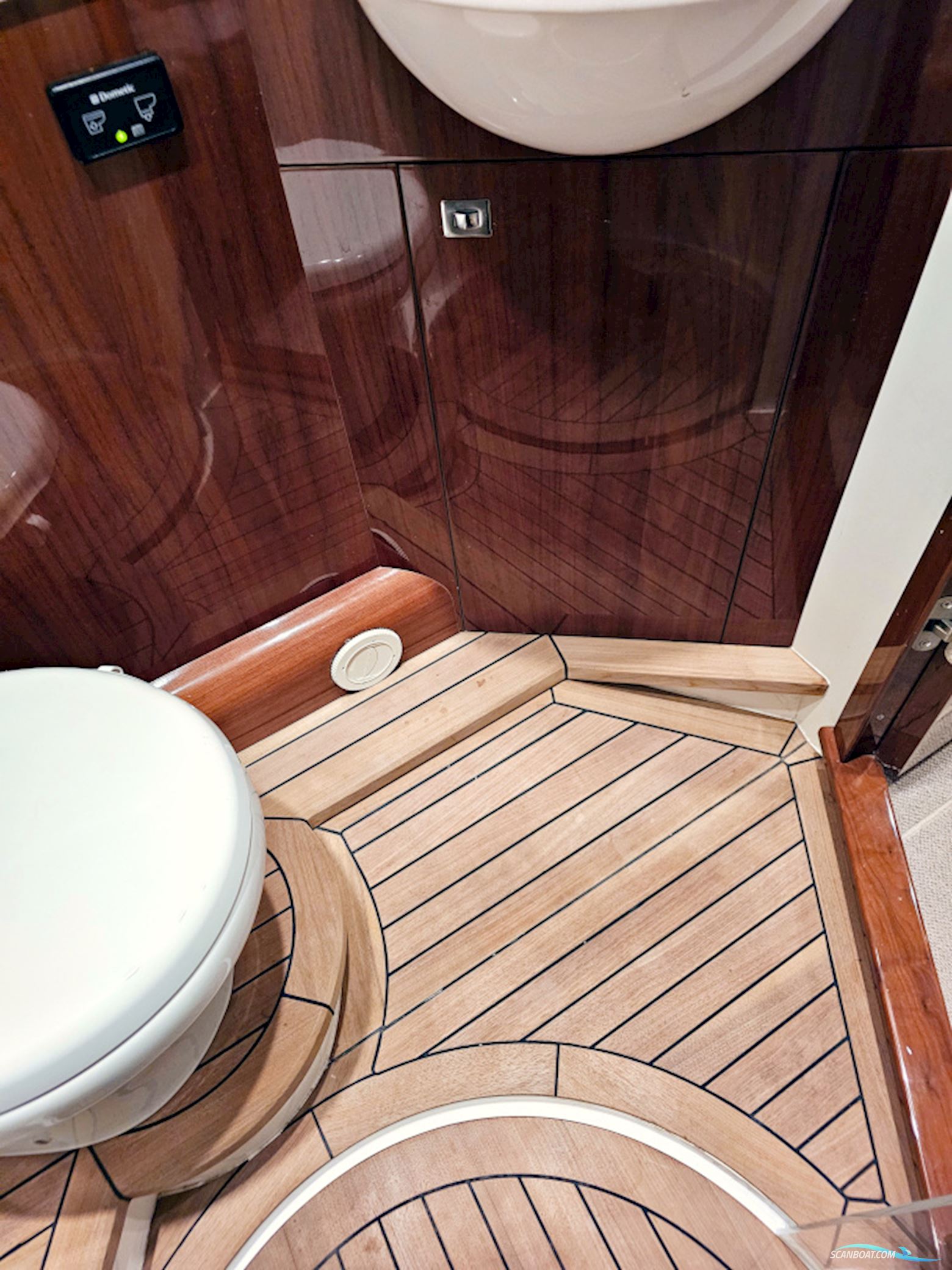 Princess V42 Volvo Penta D6-370 Joystick control
