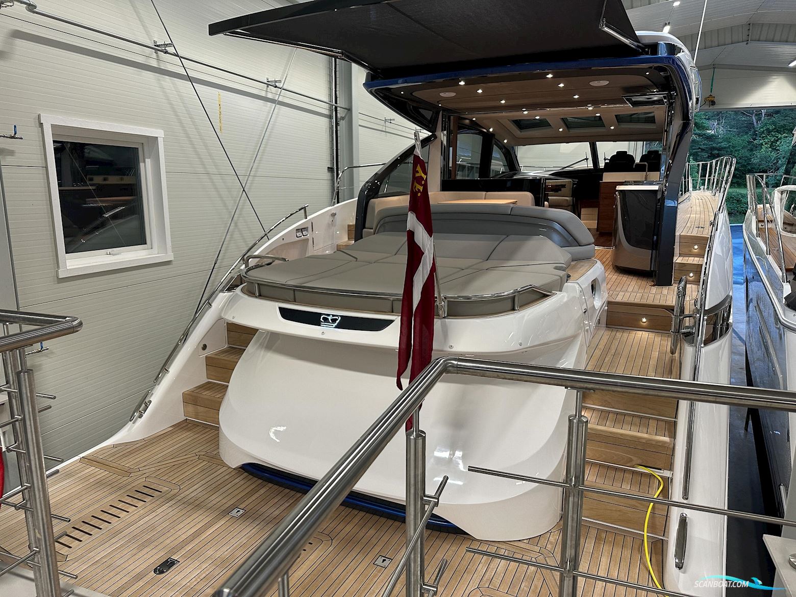 PRINCESS V55