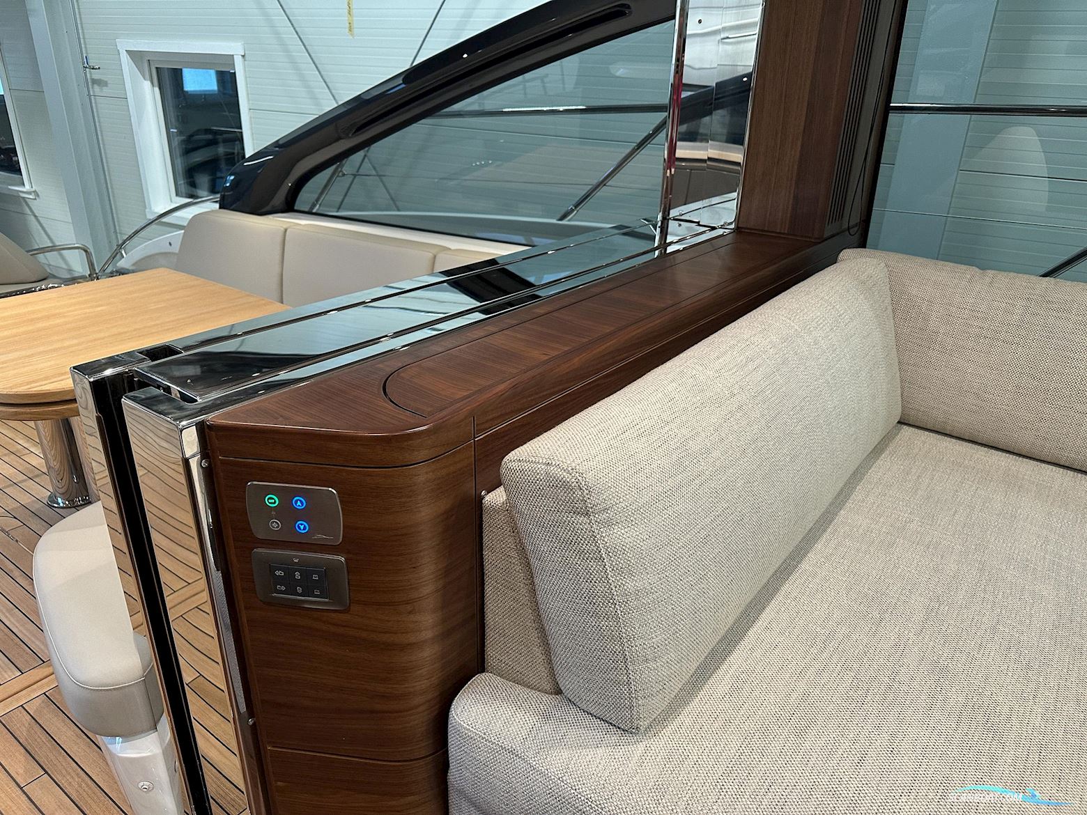 PRINCESS V55