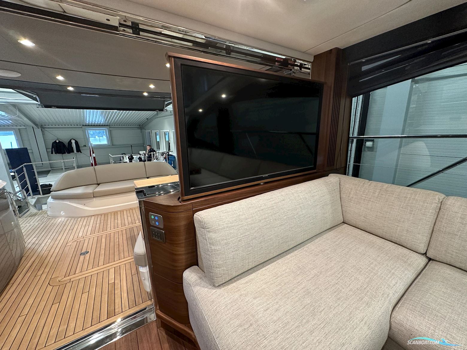 PRINCESS V55