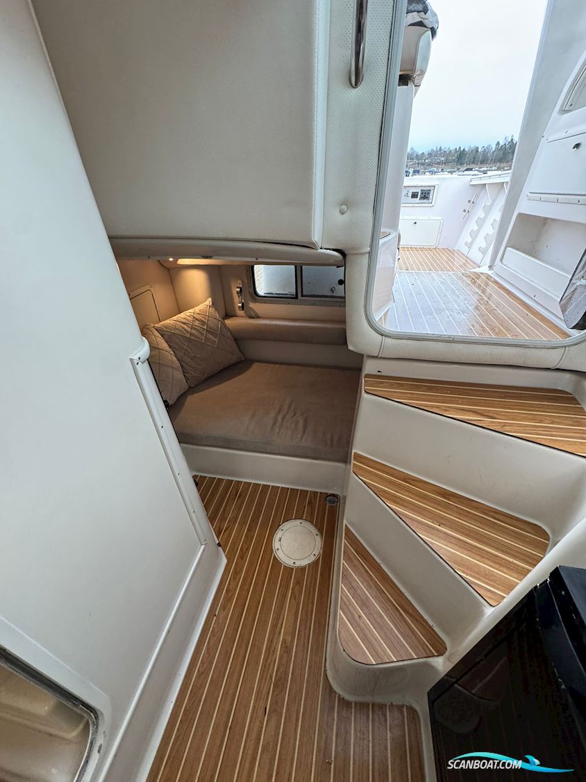 Proline 2950 Mid Cabin