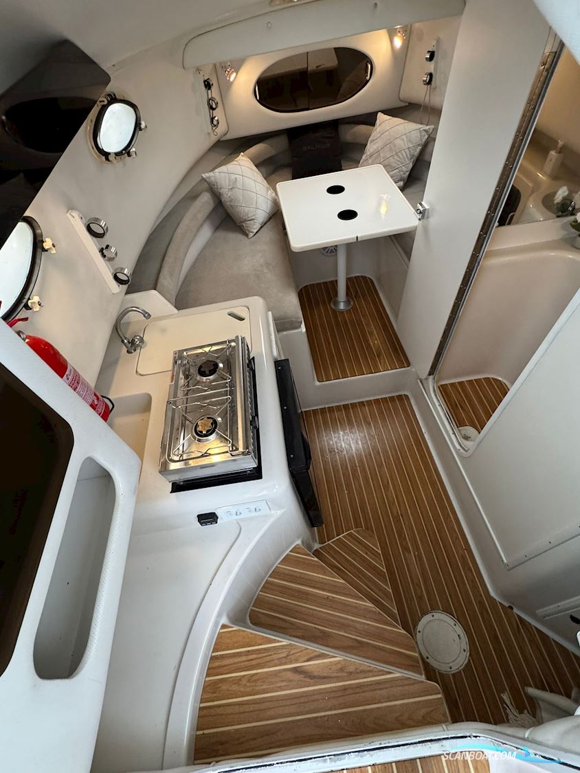 Proline 2950 Mid Cabin