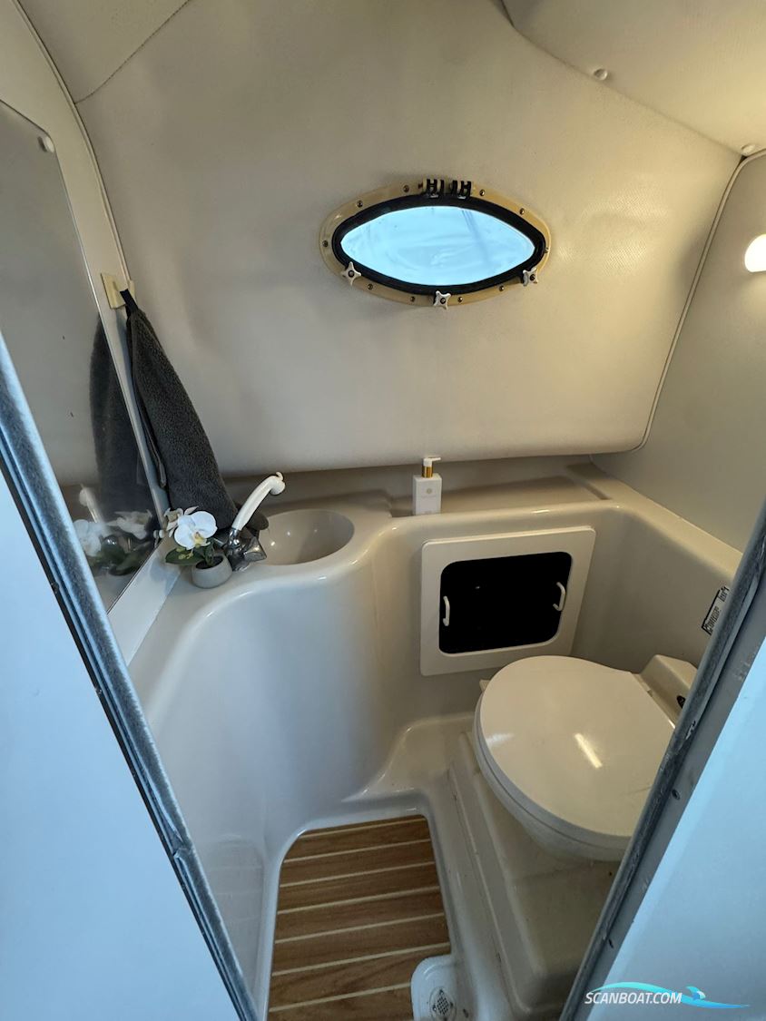 Proline 2950 Mid Cabin