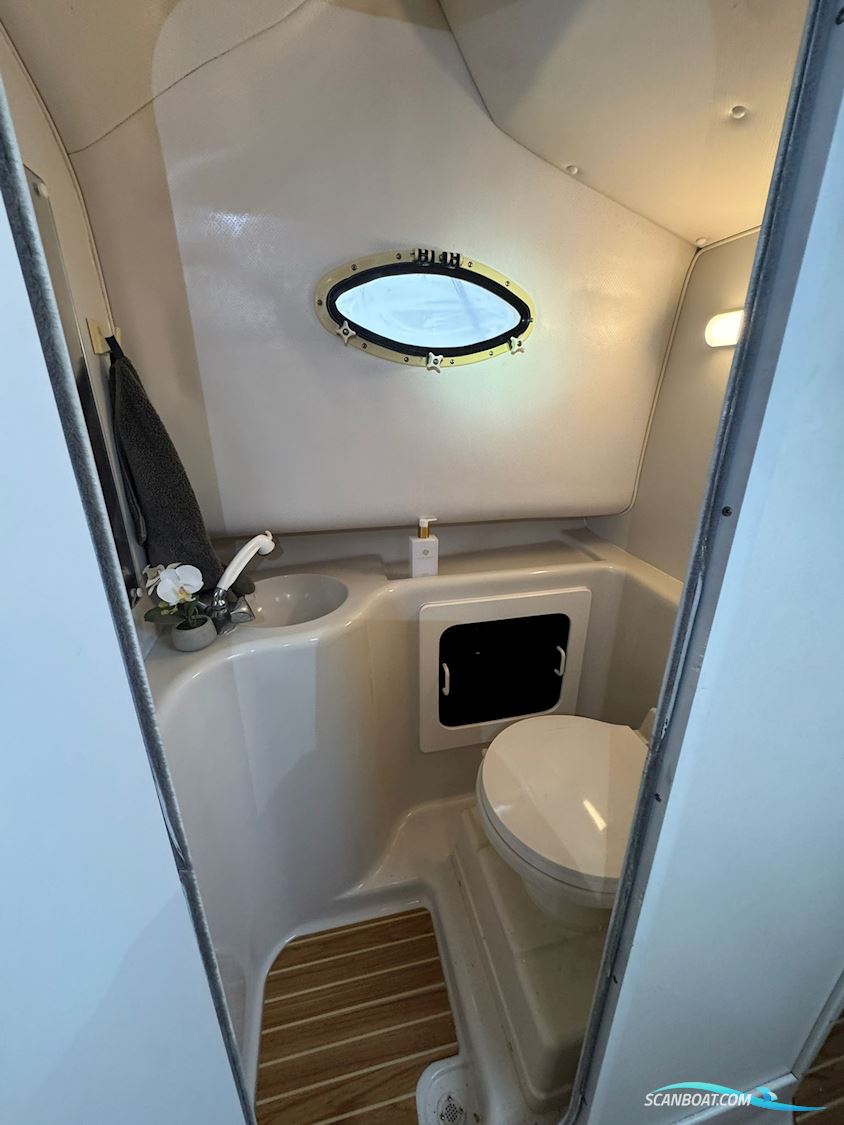 Proline 2950 Mid Cabin