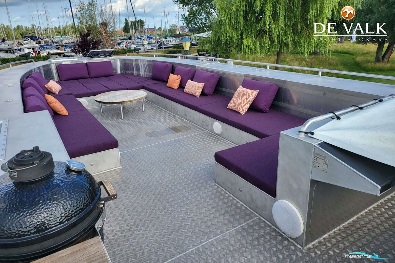 QROOZ Floating Appartment