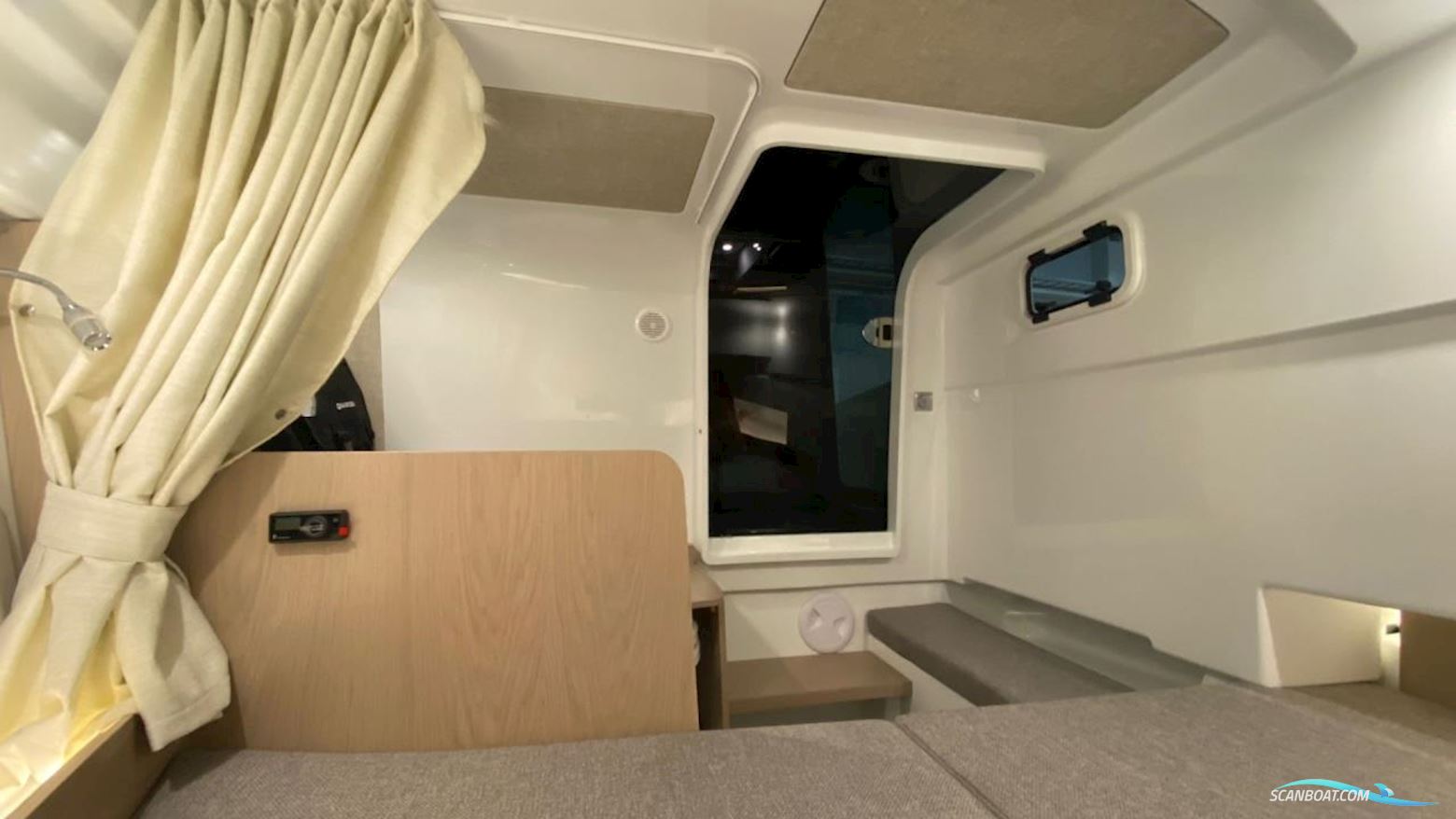 QUARKEN 27 Cabin
