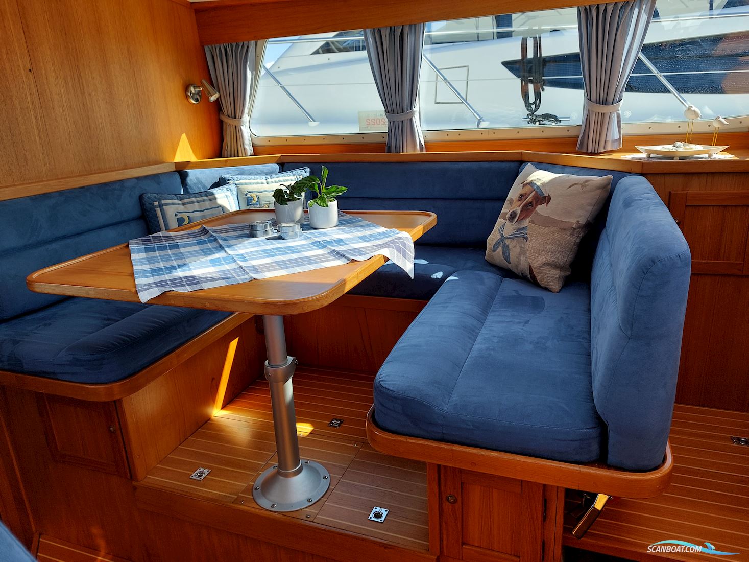 Queen Albatross 1120