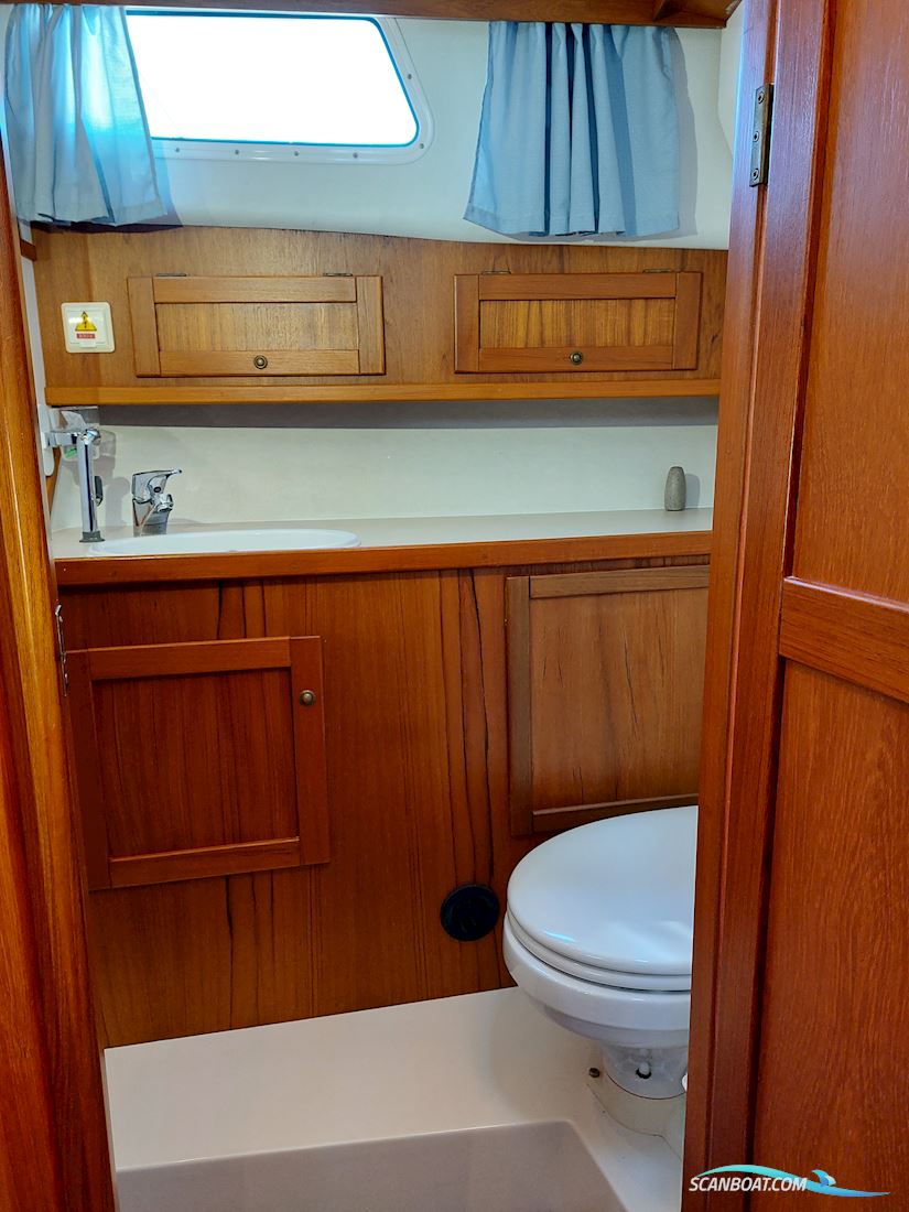 Queen Albatross 1120