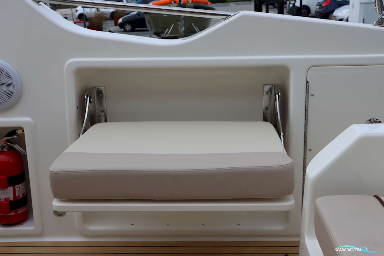 Quicksilver  Activ 875 Sundeck