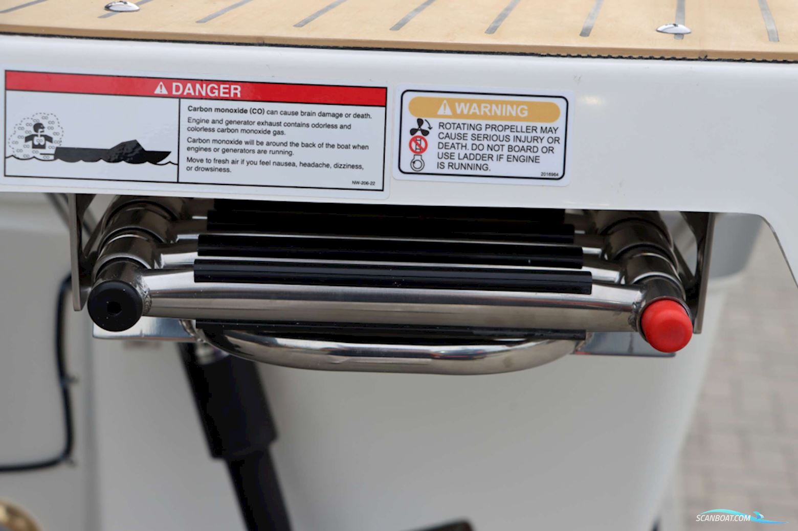 Quicksilver  Activ 875 Sundeck