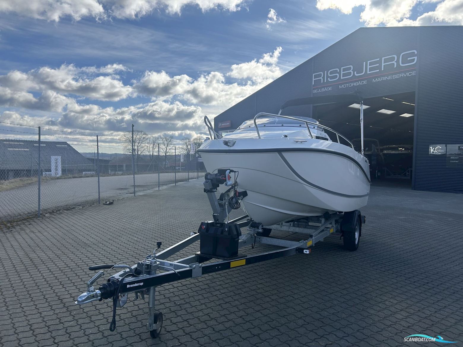 Quicksilver 455 Cabin