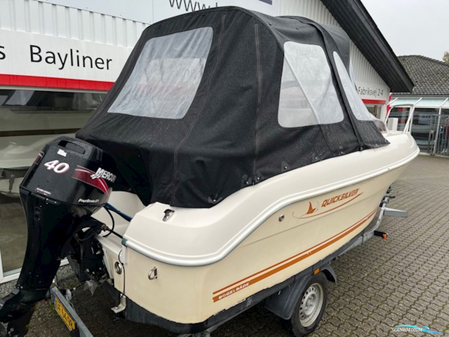 Quicksilver 470 Cruiser Med 40 hk Mercury-Efi 4 Takt og 1000 kg Brenderup Bådtrailer