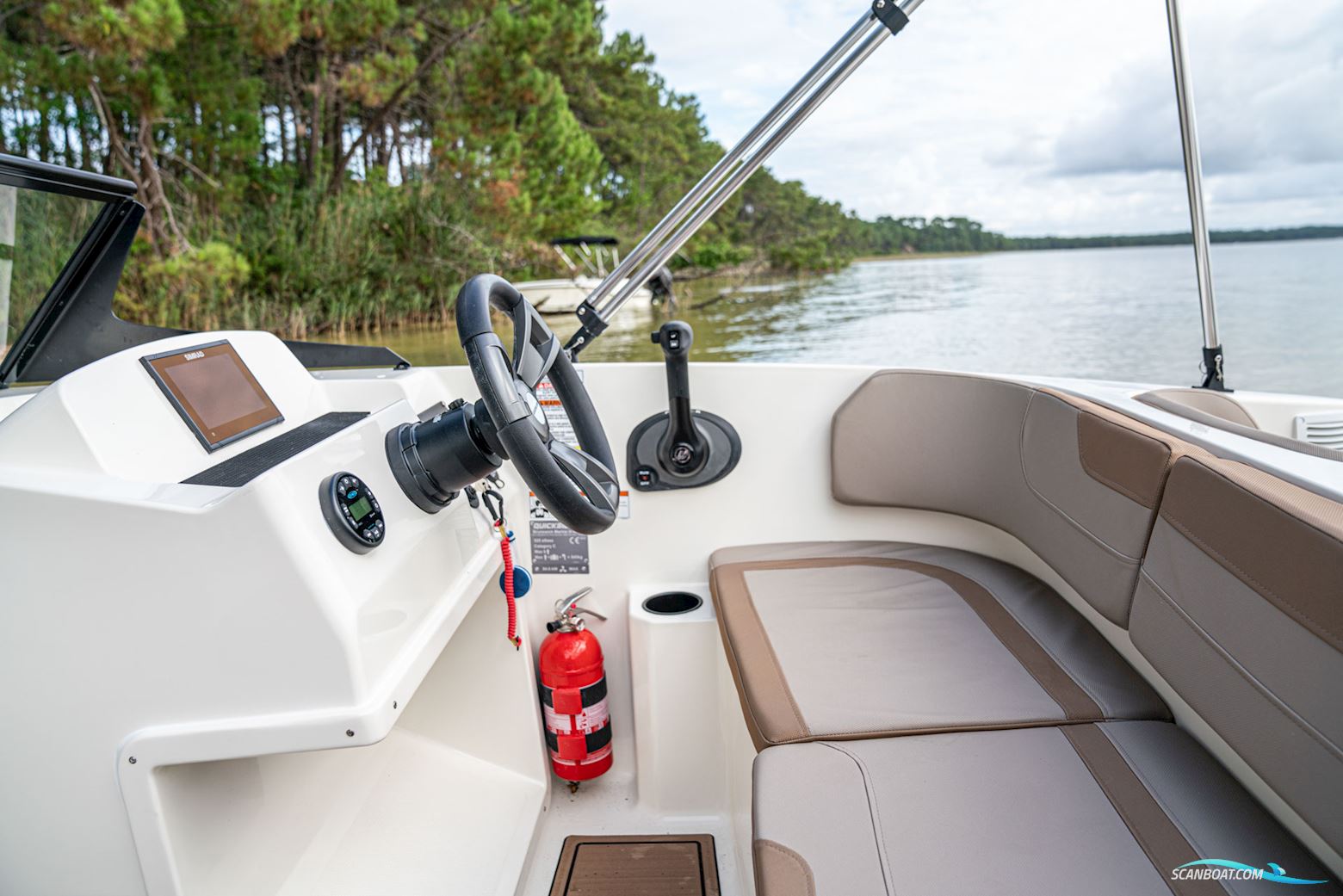 Quicksilver 525 aXess