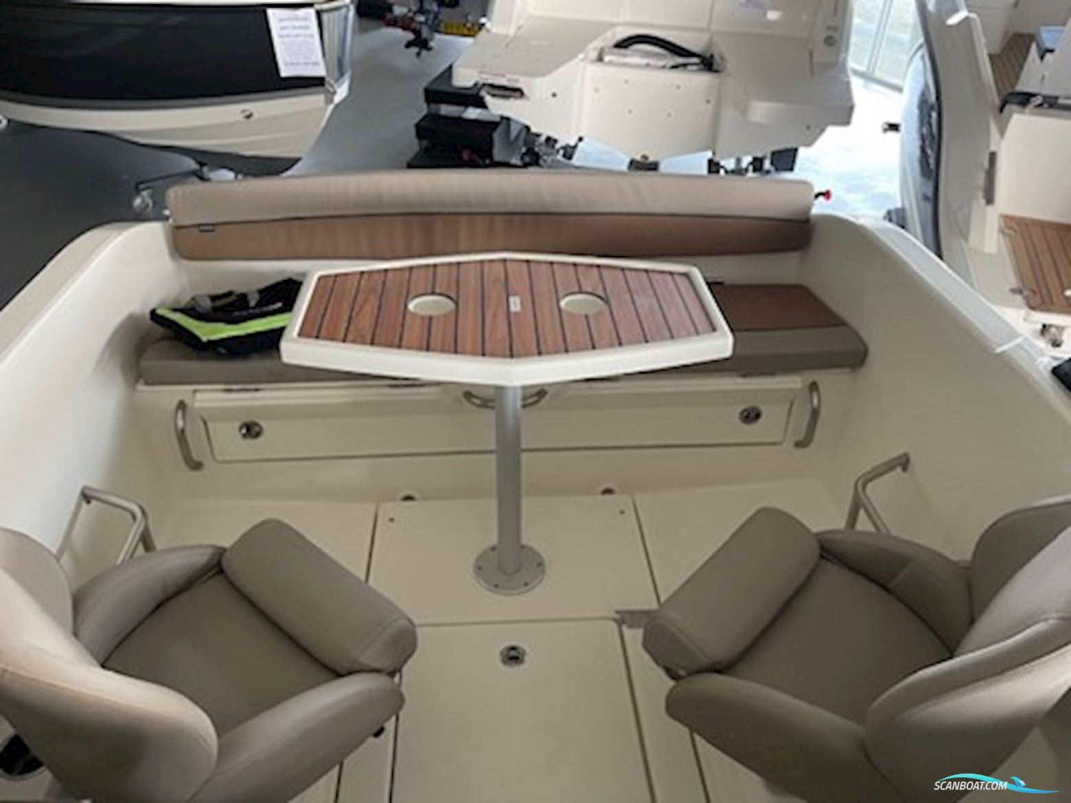 Quicksilver 555 Bowrider med Mercury F100 EFI ELPT - Introduktions tilbud