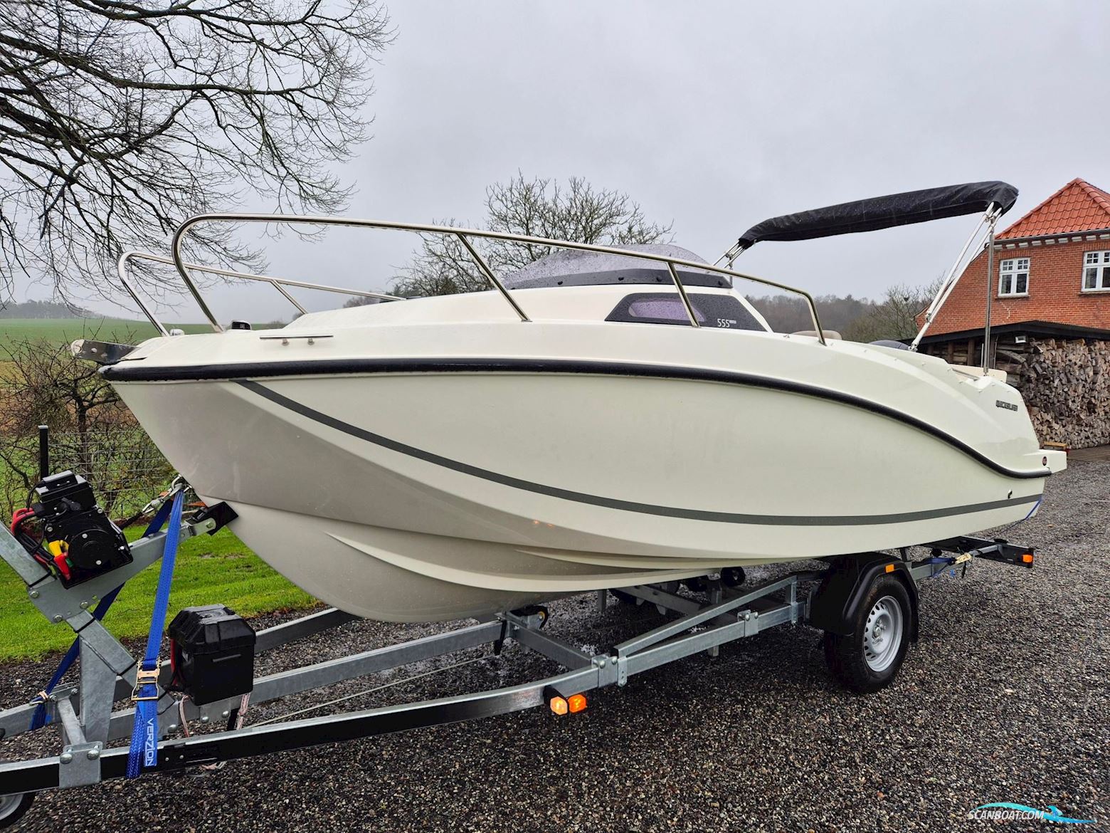 Quicksilver 555 Cabin