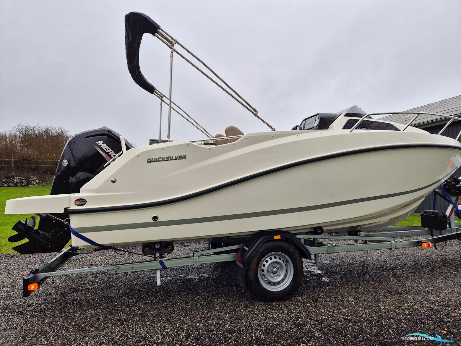 Quicksilver 555 Cabin