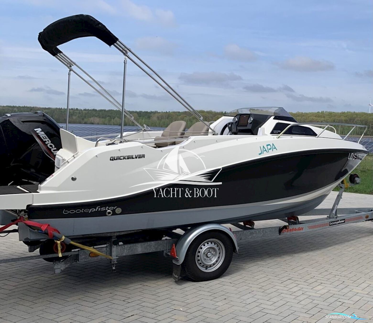 Quicksilver 555 Cabin