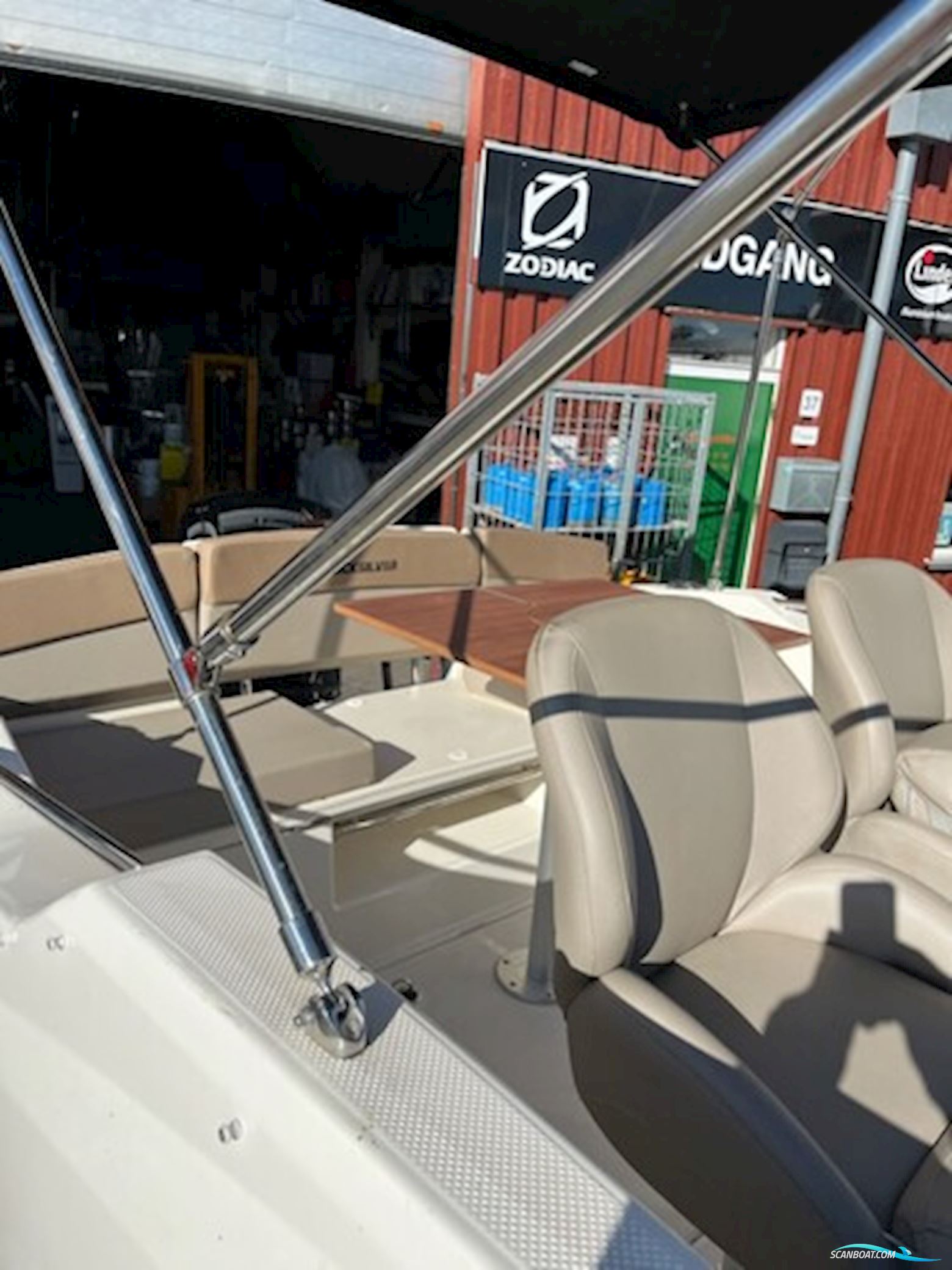 Quicksilver 555 Cabin