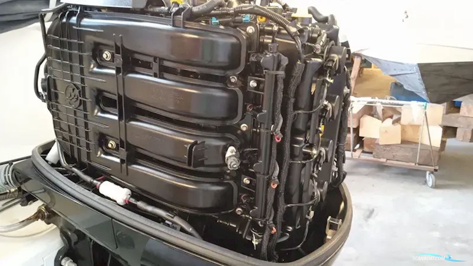 Quicksilver 555 Commander