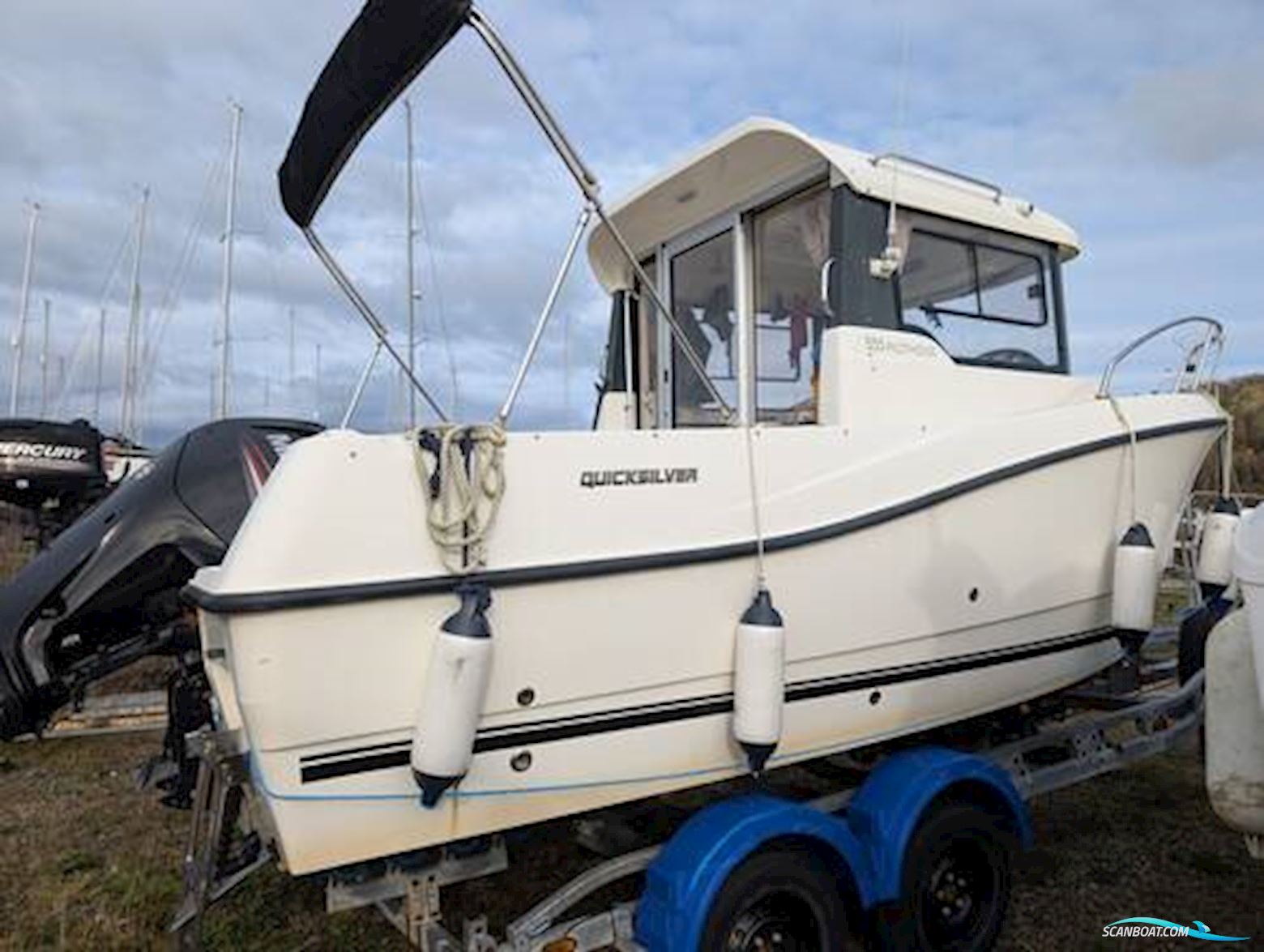 Quicksilver 555 Pilot House Motorboten 2015, met Mercury motor, United Kingdom