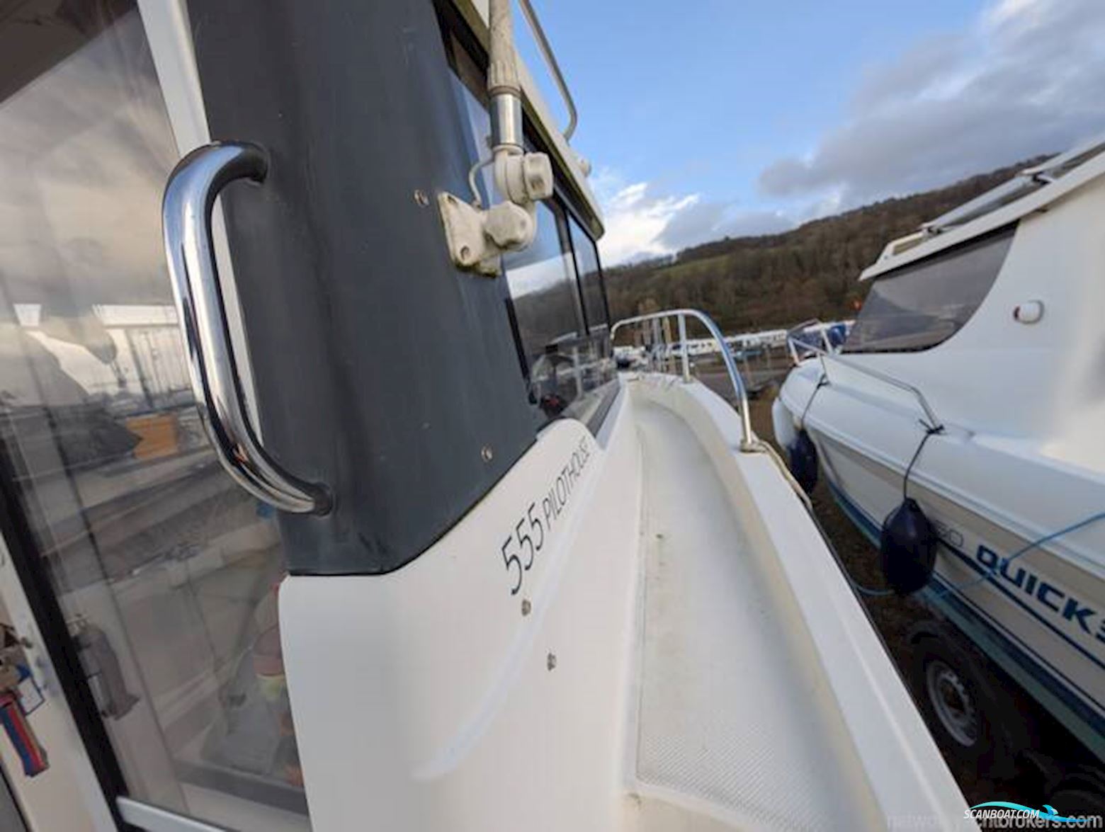 Quicksilver 555 Pilot House