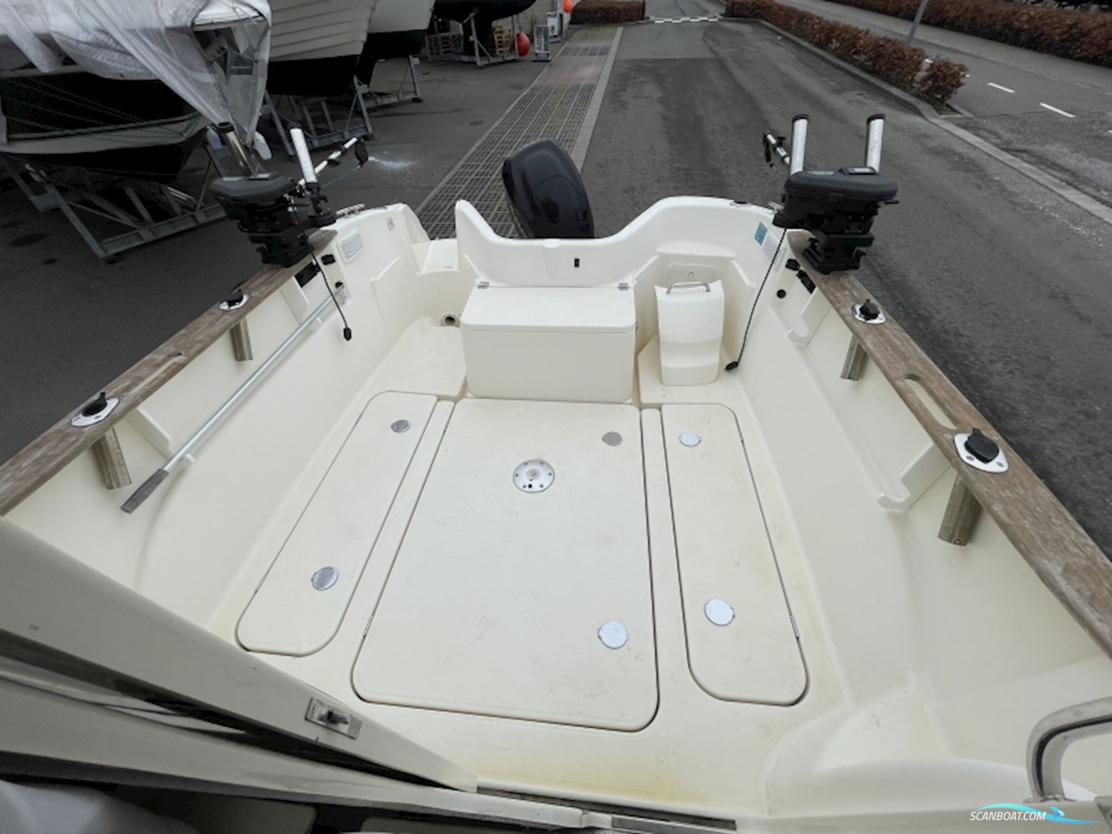 Quicksilver 640 Pilothouse