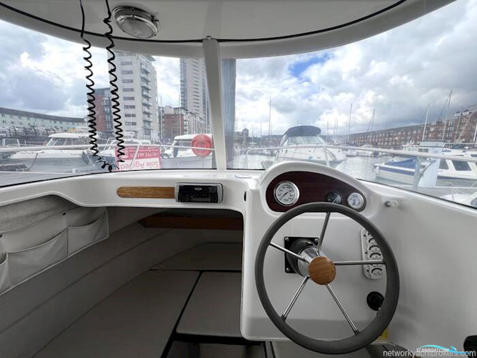 Quicksilver 640 Pilothouse