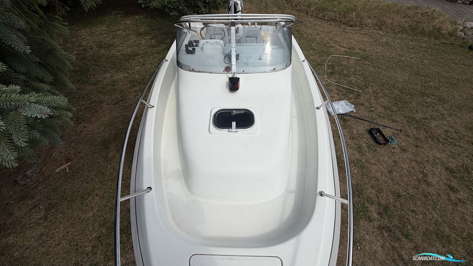Quicksilver 640 Walk Around