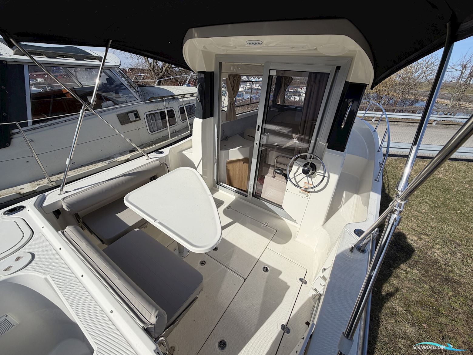 Quicksilver 675 Pilothouse