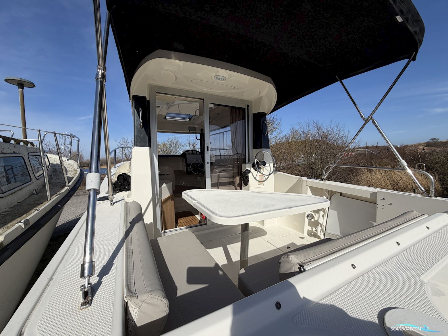 Quicksilver 675 Pilothouse