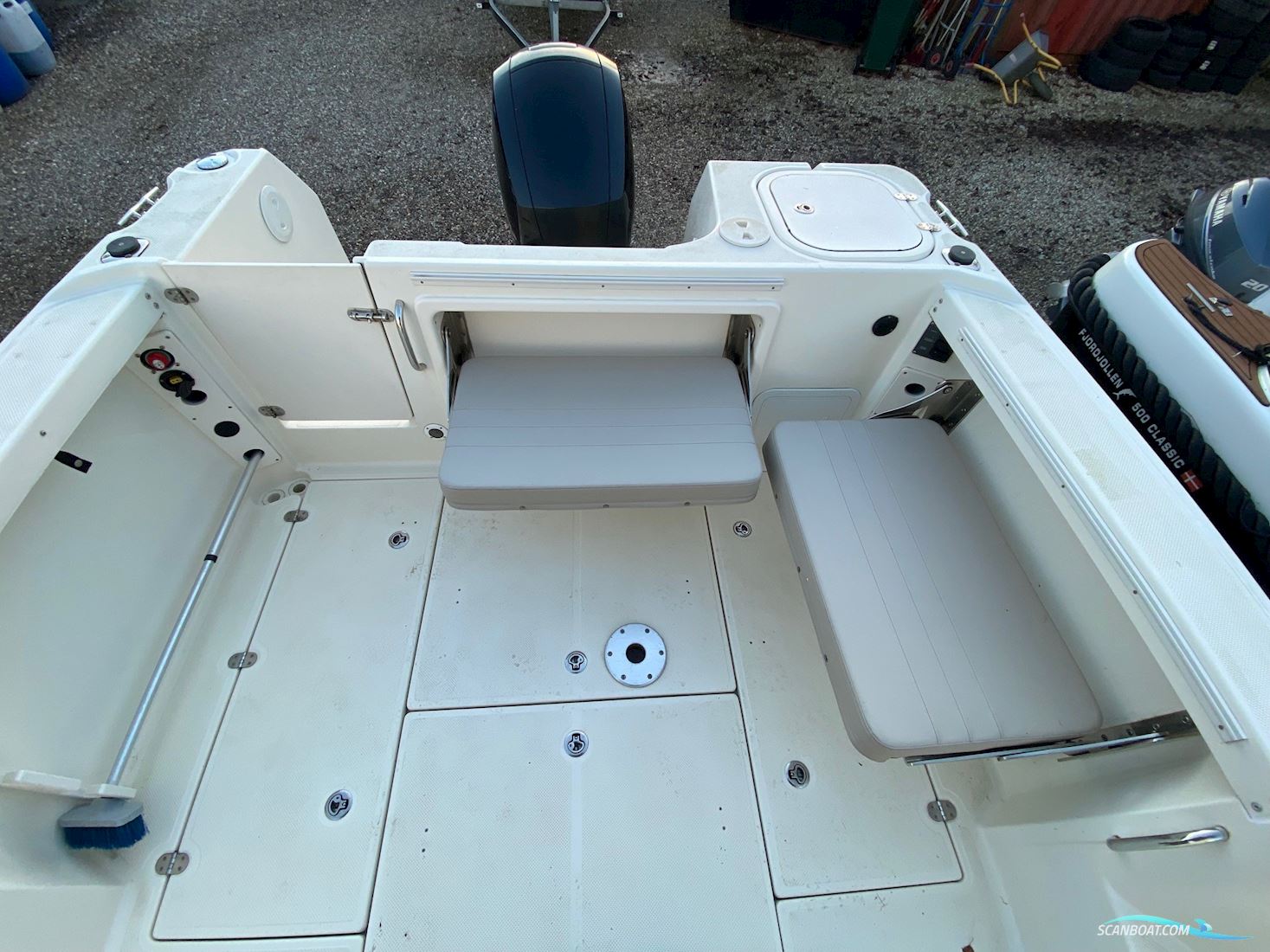 Quicksilver 675 Pilothouse