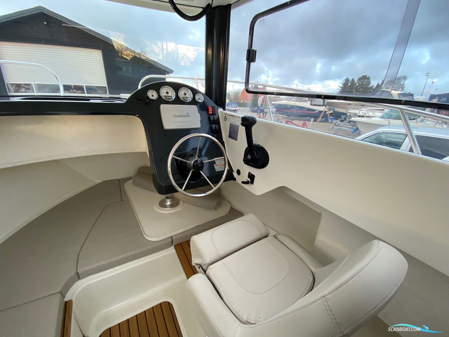 Quicksilver 675 Pilothouse