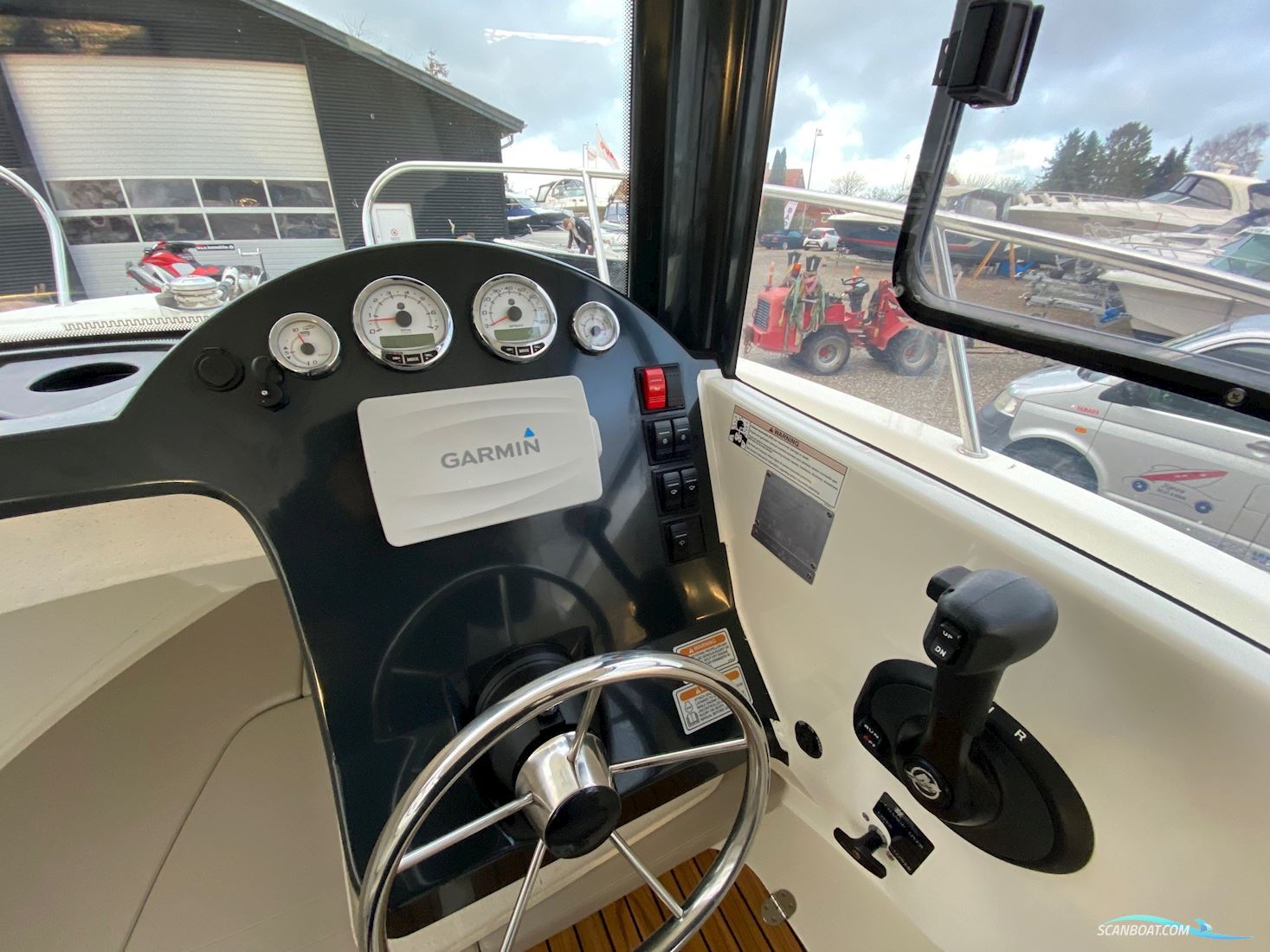 Quicksilver 675 Pilothouse
