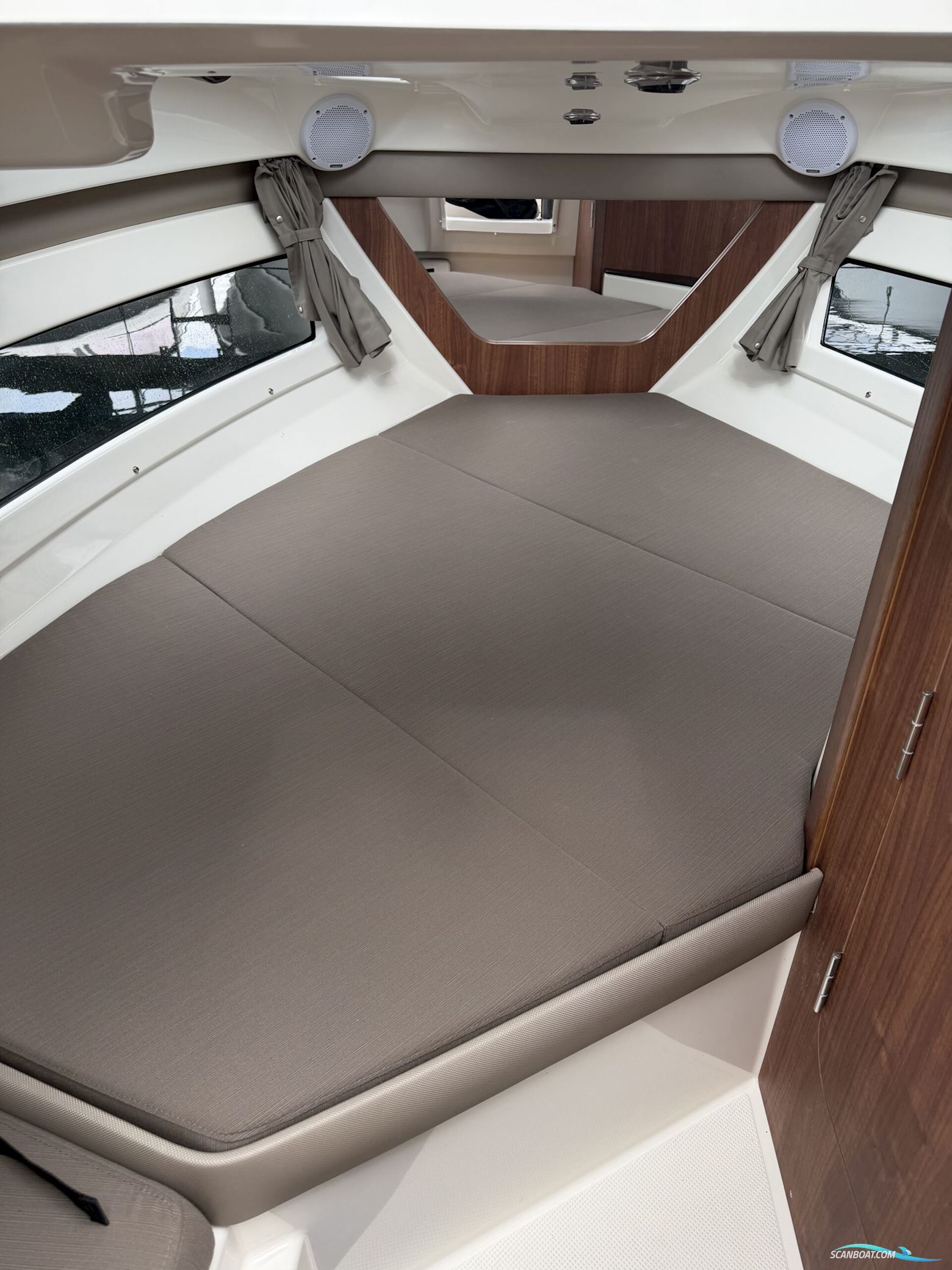 Quicksilver 755 Activ Cruiser, Nedsat