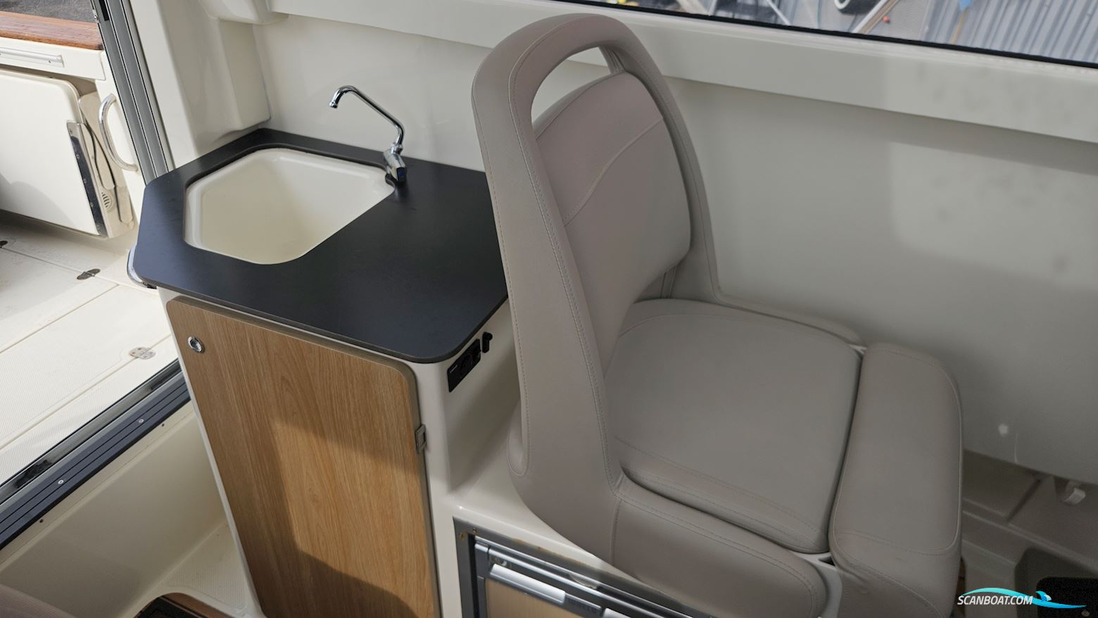 Quicksilver 755 Pilothouse