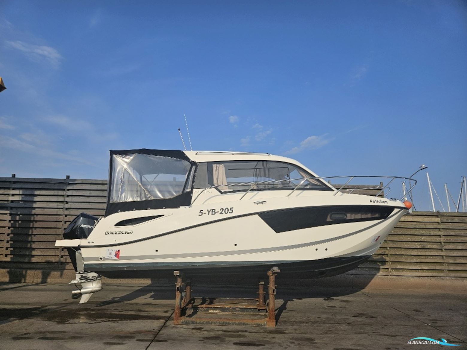 Quicksilver 755 Weekend