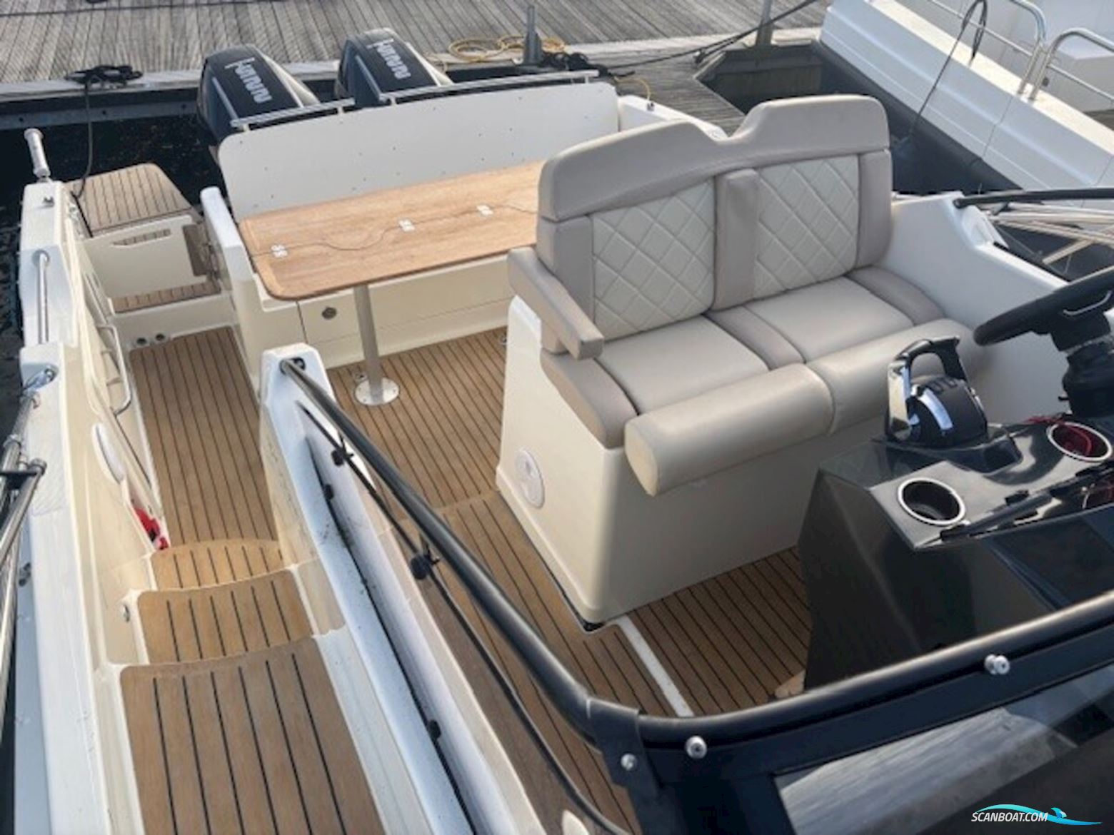Quicksilver 875 Sundeck Active
