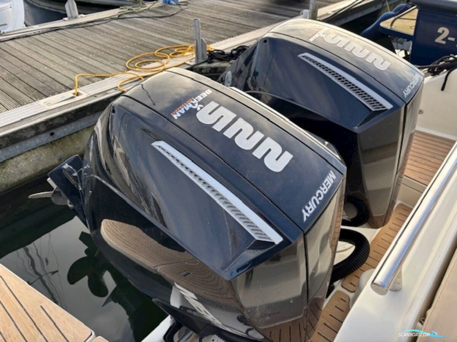 Quicksilver 875 Sundeck Active