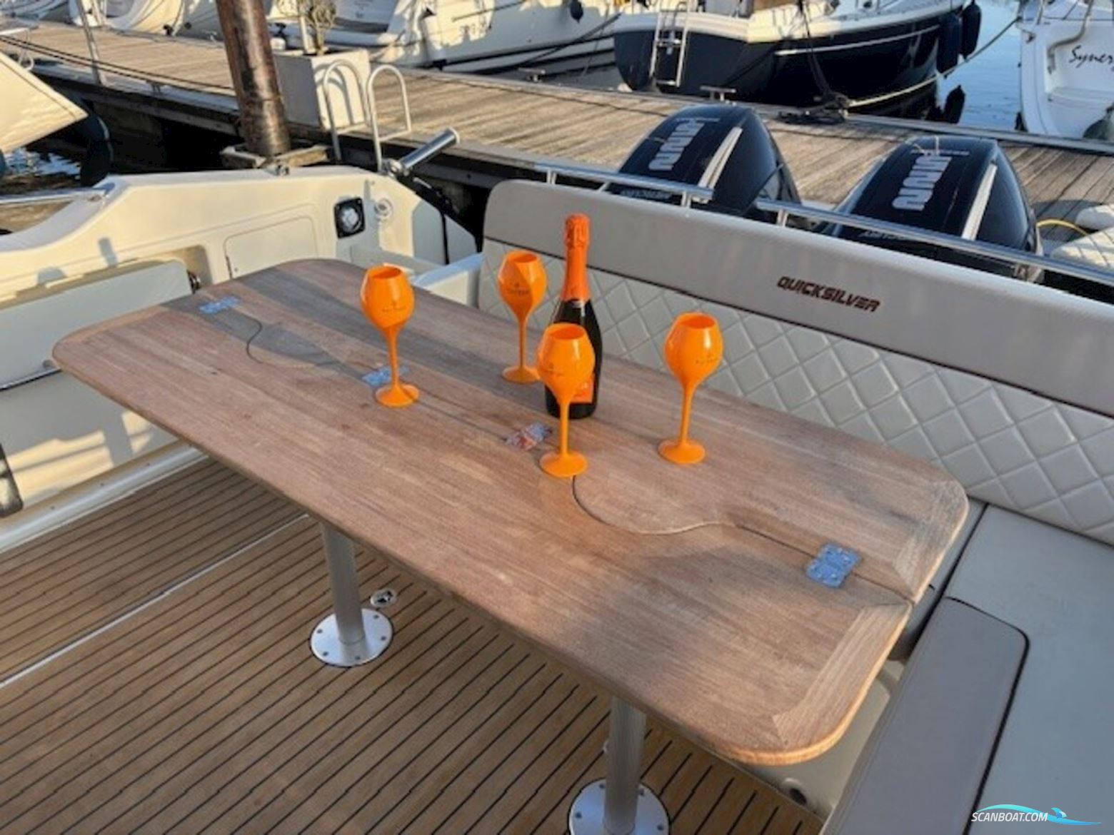 Quicksilver 875 Sundeck Active