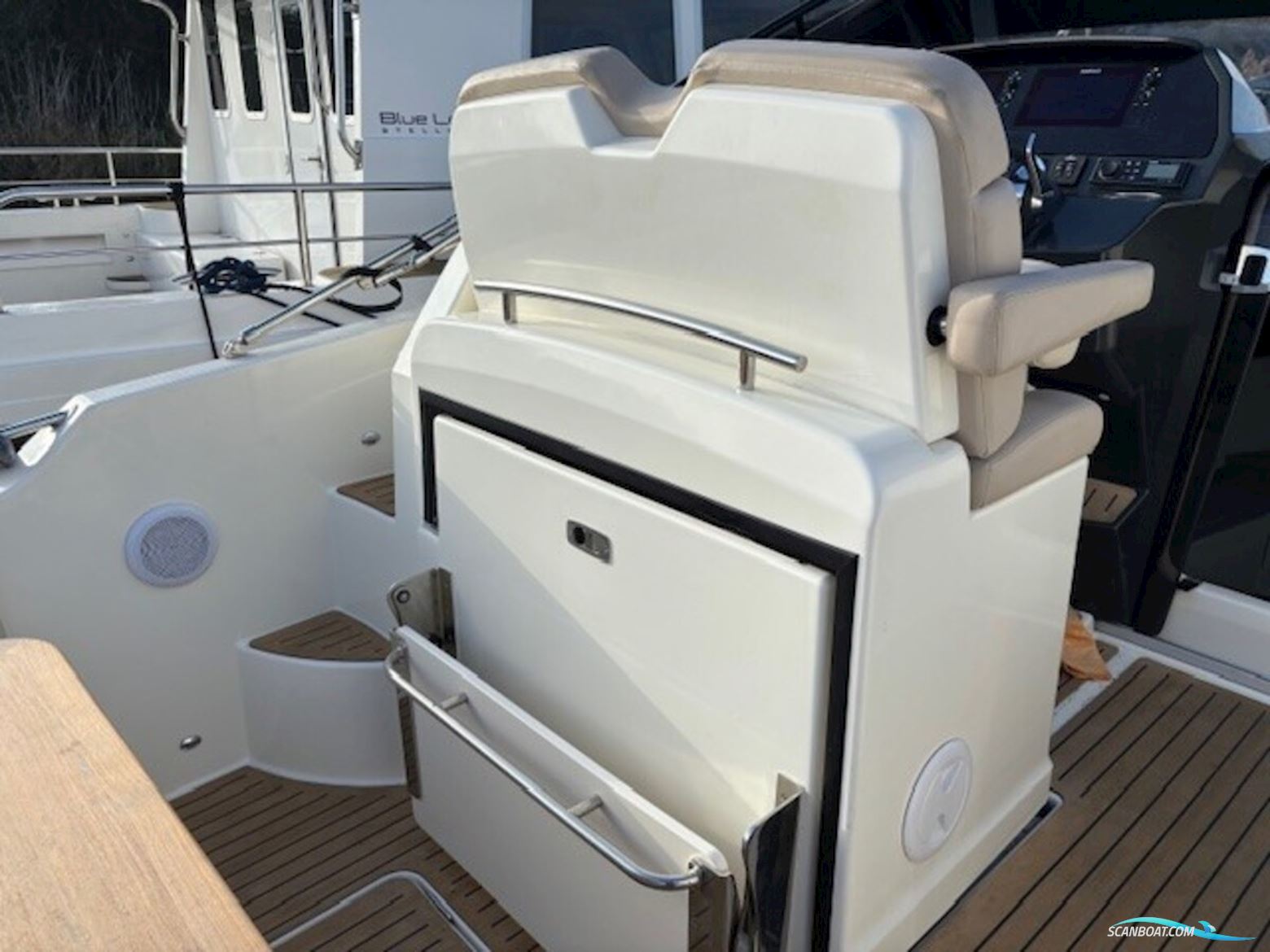 Quicksilver 875 Sundeck Active