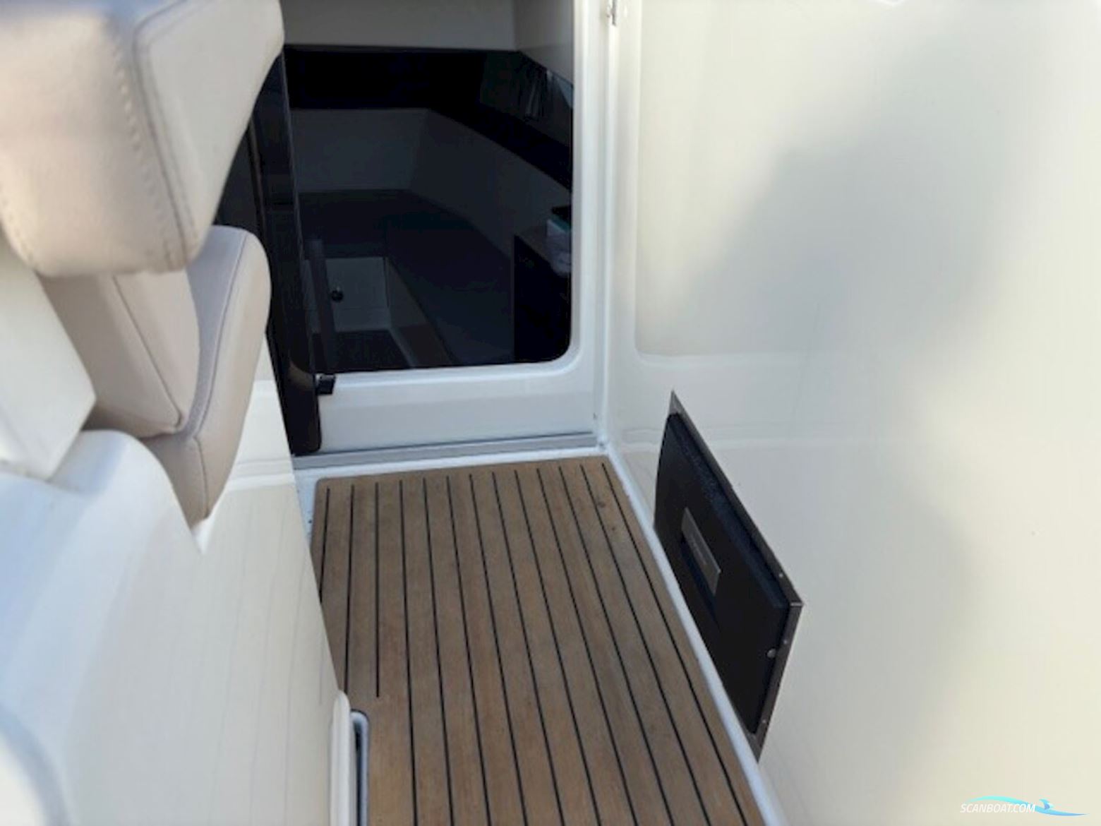 Quicksilver 875 Sundeck Active