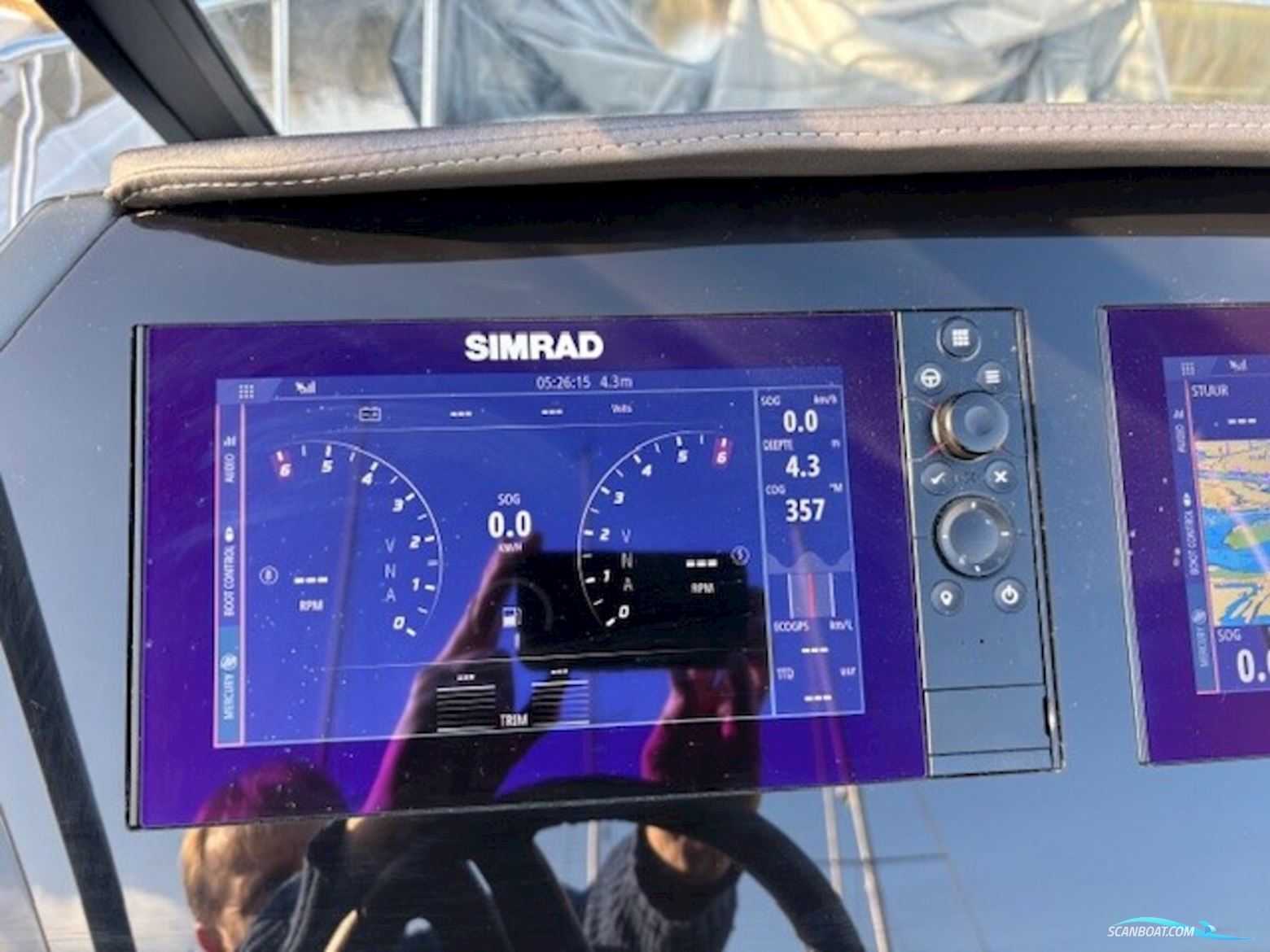 Quicksilver 875 Sundeck Active