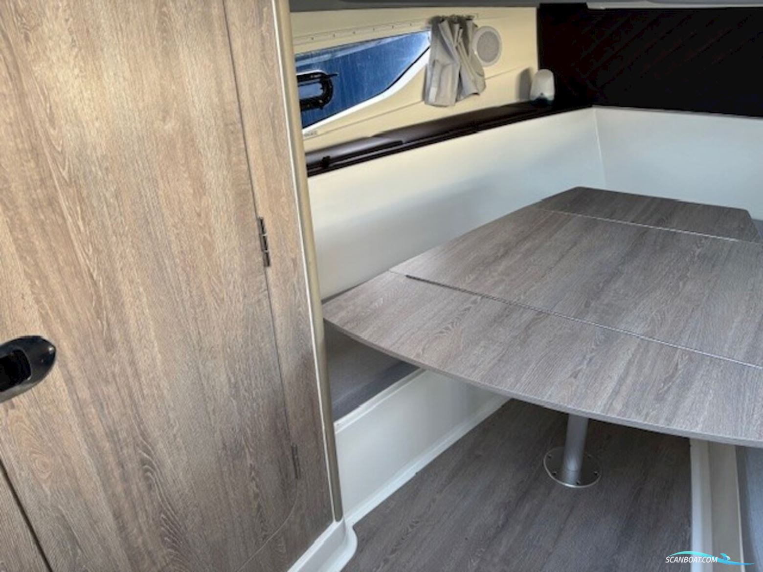 Quicksilver 875 Sundeck Active