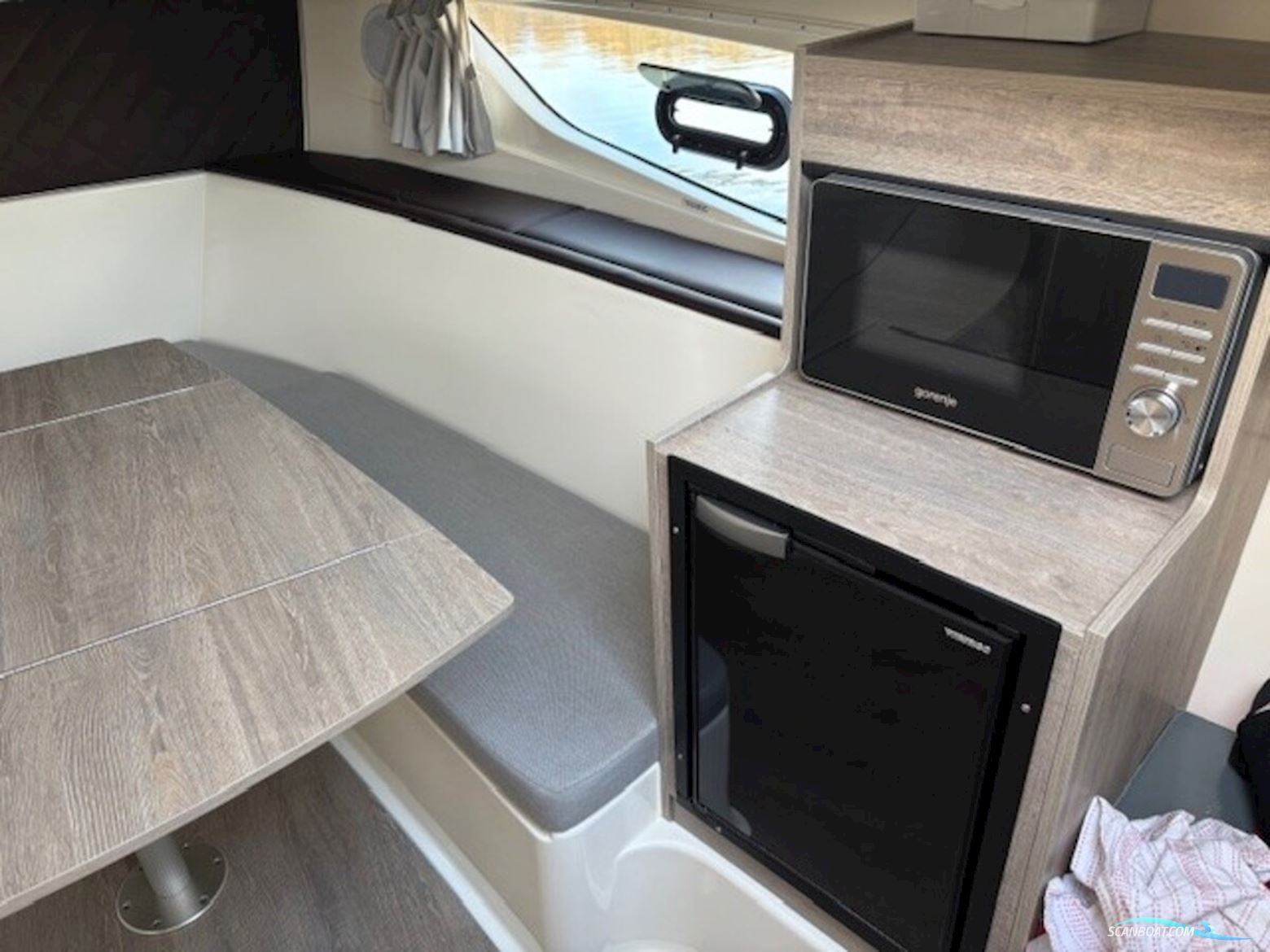 Quicksilver 875 Sundeck Active