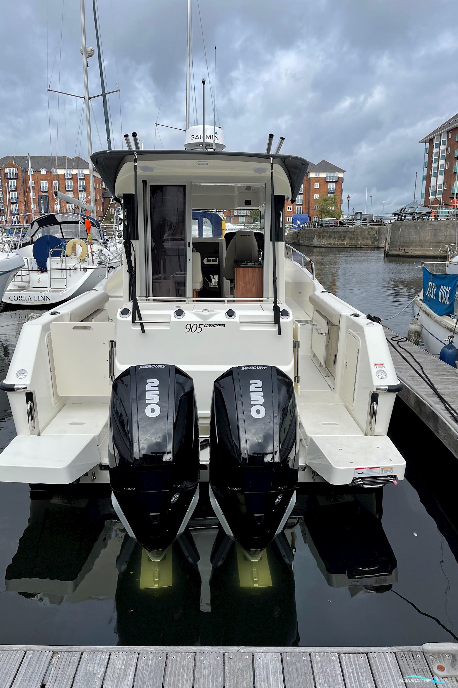 Quicksilver 905 Pilothouse